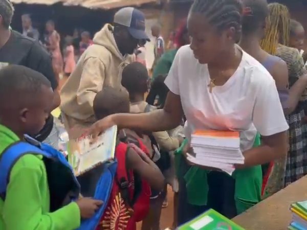 La Journée de Solidarité du 26 août : Distribution de Fournitures Scolaires à Mimboman et Titi Garage