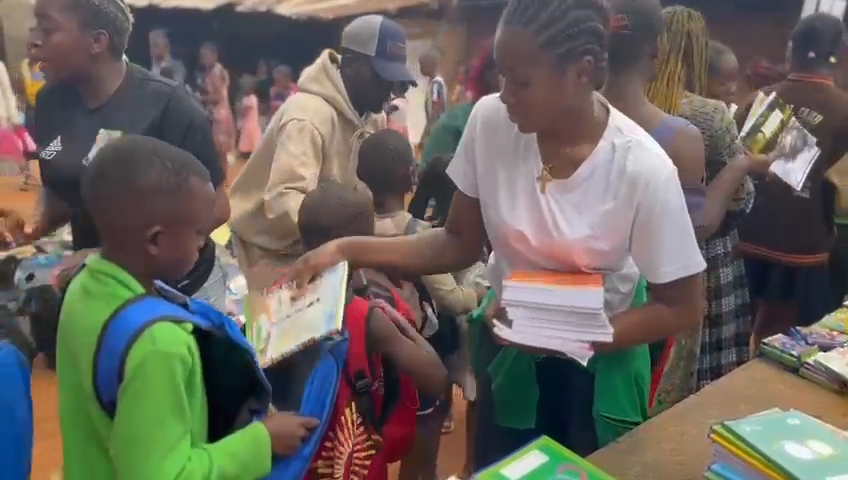 La Journée de Solidarité du 26 août : Distribution de Fournitures Scolaires à Mimboman et Titi Garage